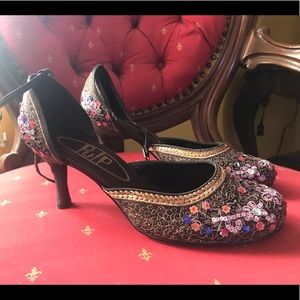 Women’s shoes with 2 1/2” heels